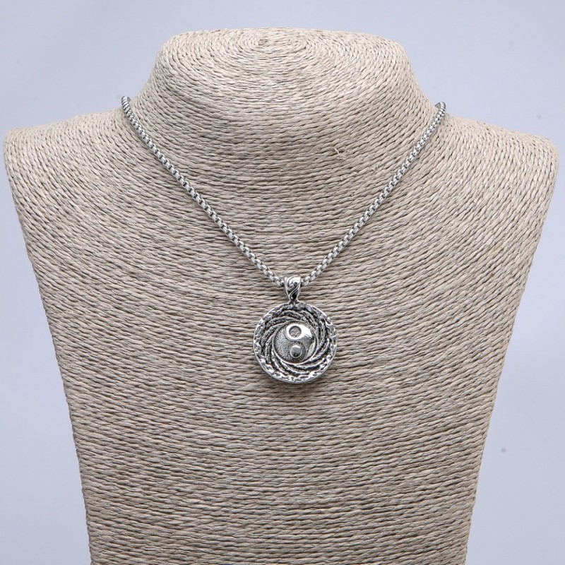 Přívěšek Yin Yang na řetízku, 40×30 mm, délka 70 cm, stříbrný kov