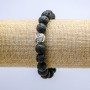 Náramek z lávového kamene na gumičce, průměr 10 mm ±, s přívěškem ve tvaru sovy