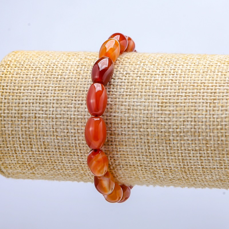 Náramek na gumičce z karneolu, korálky ve tvaru válečku, průměr 8×12 mm, délka 18 cm +/-