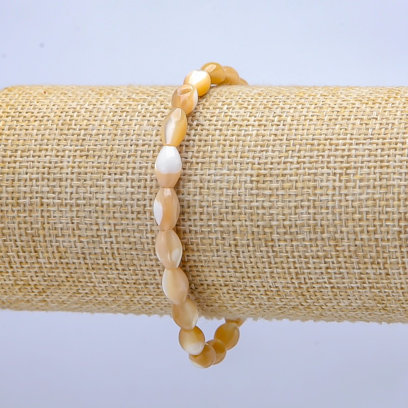 Náramek na gumičce, přírodní perleť – oválné destičky, průměr 10×6 mm, tloušťka 5 mm, délka 18 cm
