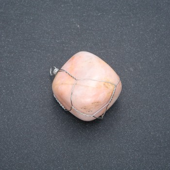 Přívěsek v stříbrném opletení z přírodního selenitu, rozměry 40 × 28 mm ± různých velikostí