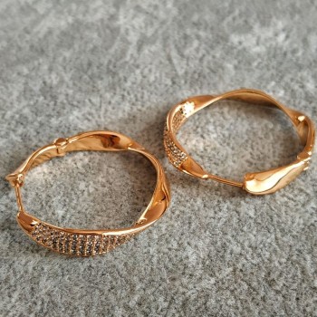 Náušnice kruhy Xuping s pozlacením 18K a bílými štrasovými kamínky