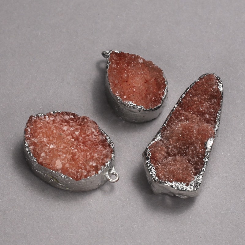 Přívěšek ve stříbrném rámečku s druzou geody oranžový, průměr 33×20 mm ± různých velikostí