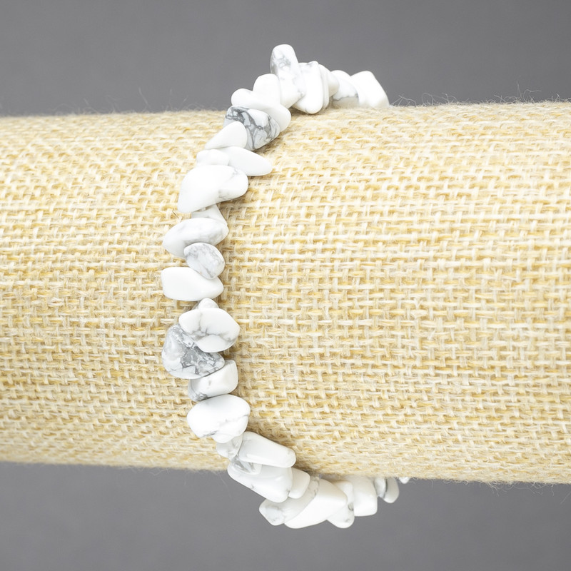 Náramek na gumičce z přírodního chalcedonu, drobné kamínky, průměr 6–8 mm+