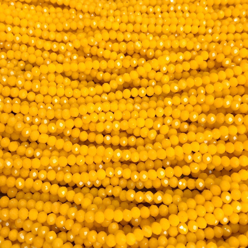 Korálky českého křišťálu na niti, kukuřičně matné, granované rondely, průměr 3,5×3 mm, délka 36–38 cm