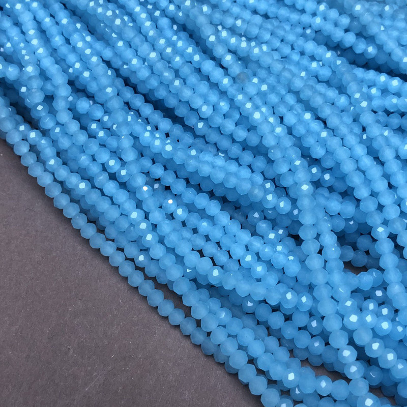 Korálky českého křišťálu na niti, nebesky matné, broušené rondely, průměr 3,5×3 mm, délka 36–38 cm +