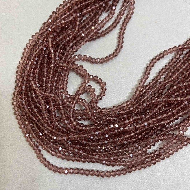 Korálky z Českého křišťálu na niti, světle hnědé průhledné, brusovaný rondel, průměr 3,5×3 mm, délka 33 cm