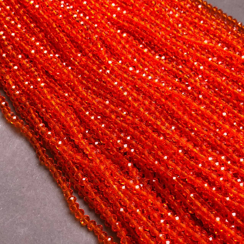 Korálky českého křišťálu na vlascu červeno-oranžové průhledné brusované rondely, průměr cca 3,5×3 mm, délka 36–38 cm