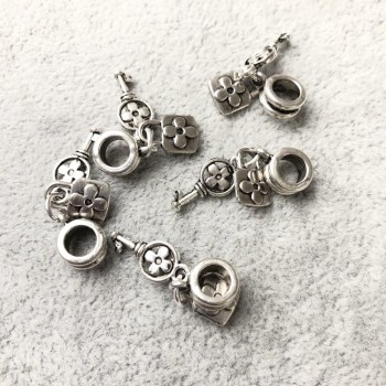 Přívěšek – klíč, 30 mm, vnitřní průměr 5 mm, balení 20 g, ± 12 ks