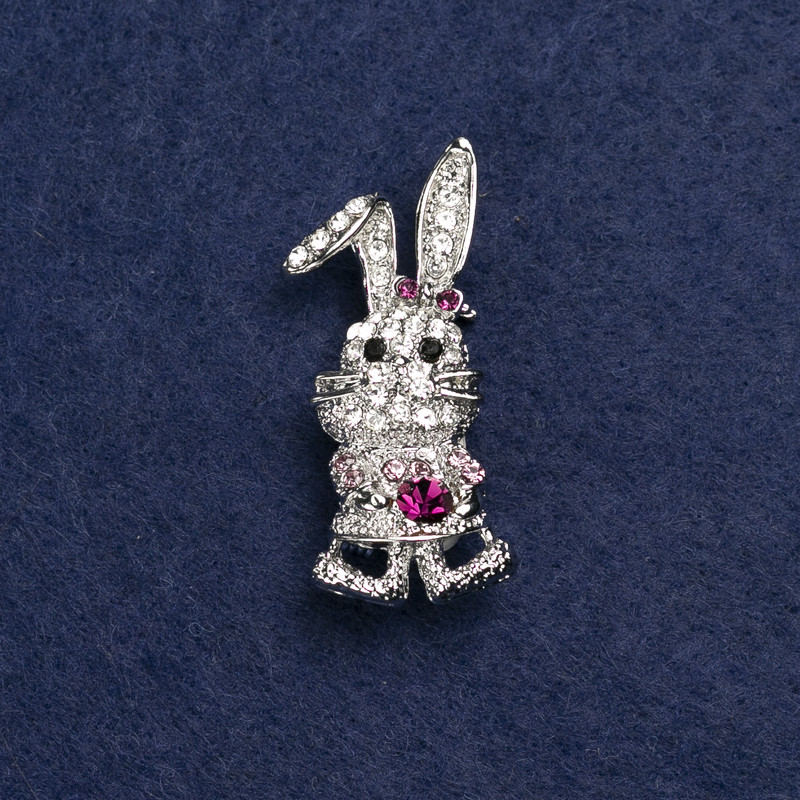 Brož Zajíček stříbrný kov a krystaly 42×19 mm +