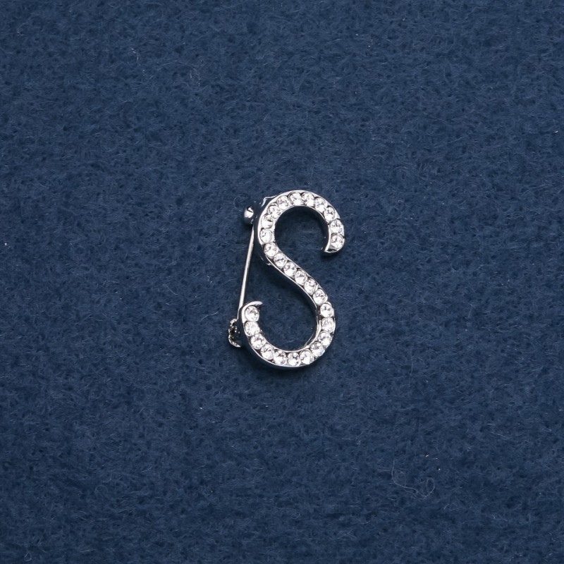 Brož s iniciálou «S» 28×17 mm, barva kovu «stříbro»