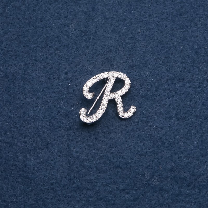 Brož s iniciálou „R“ 26×26 mm, barva kovu: stříbro