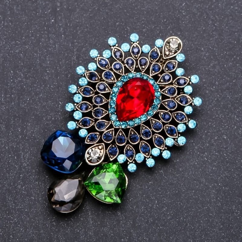 Brož «Řád krásy» s různobarevnými krystaly 60 × 38 mm žlutý kov