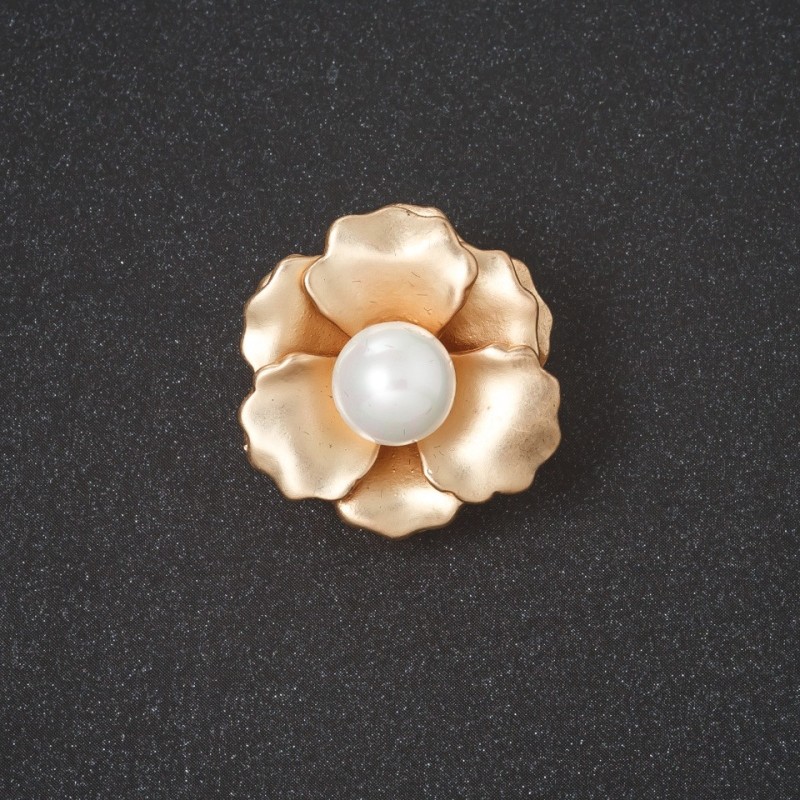 Brož «Květ malvy» matové zlato 2,5 cm