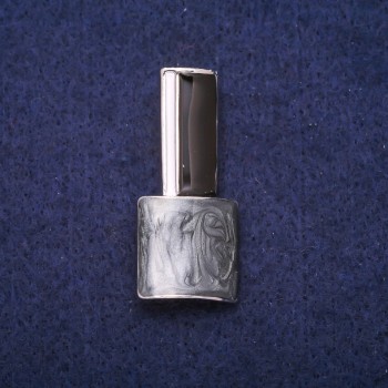 Brož Lak – šedý, černý a bílý smalt, stříbrný kov 18×39 mm