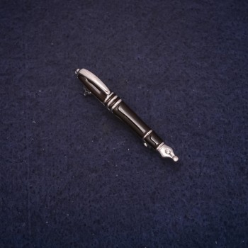 Brož s motivem pera, 5×45 mm, černá smaltovaná na stříbrném kovu