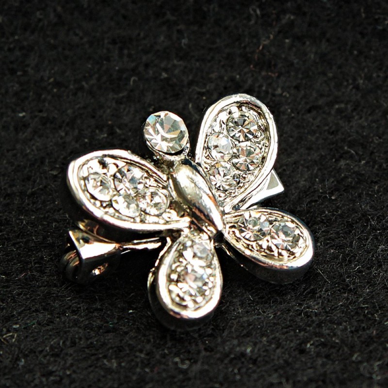 (17×15 mm) Mini brož světlého kovu – Motýlek se krystaly