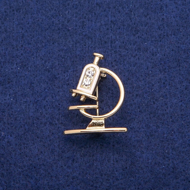Brož Mikroskop s emailem a štrasami 24×31 mm, zlatý kov