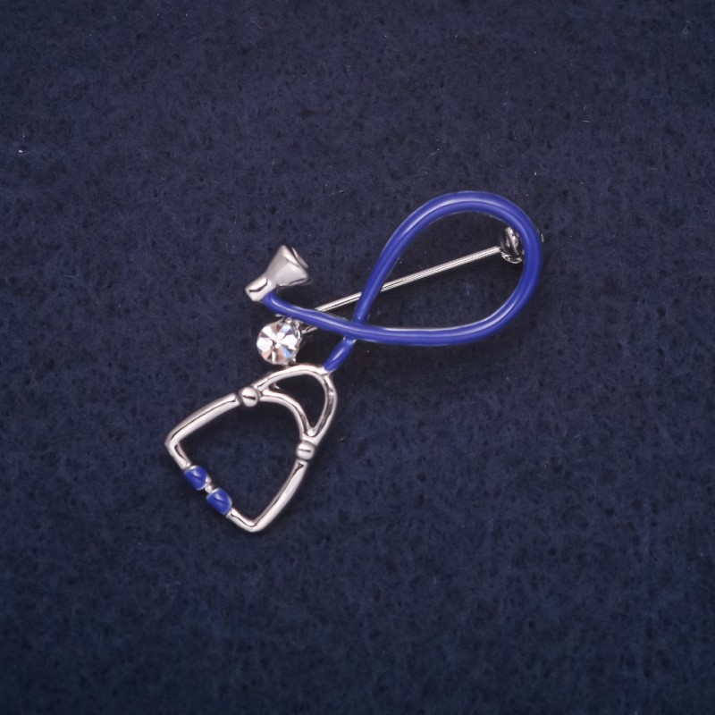 Brož se stetoskopem 37×20 mm, email, štrasové kamínky, modro-bílá, kov stříbrný
