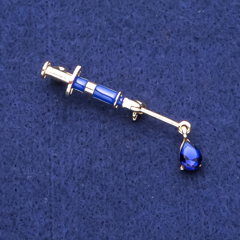Brožka – injekční stříkačka se modrým krystalem, zlatý kov, 10×45 mm