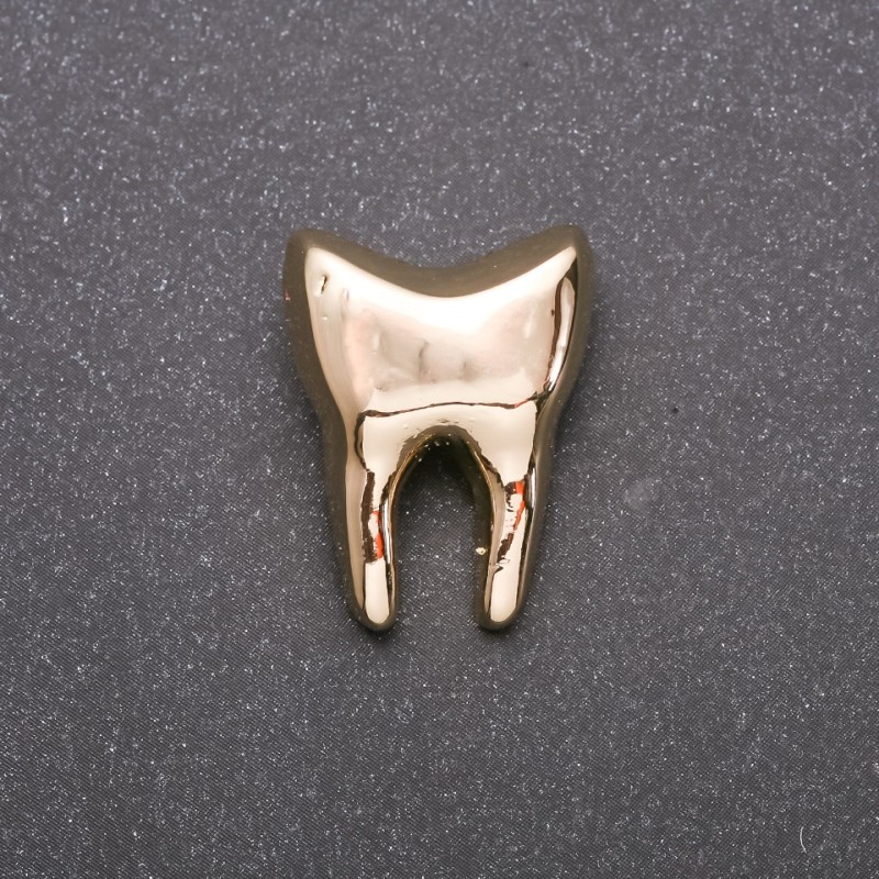 Brož Zlatý zub ze žlutého kovu 17×23 mm