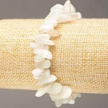 Náramek z přírodního adularitu, drobky ve tvaru jehliček na elastické šňůrce, Ø 11–23×3–6(±)mm, délka 18 cm