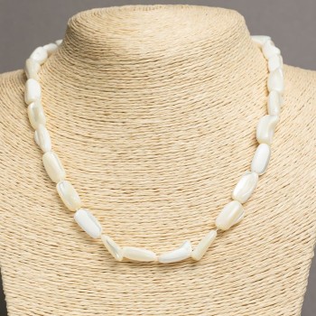 Náhrdelník z přírodní bílé perleti, galťování, průměr korálků 15×8 mm, délka 45–48 cm +