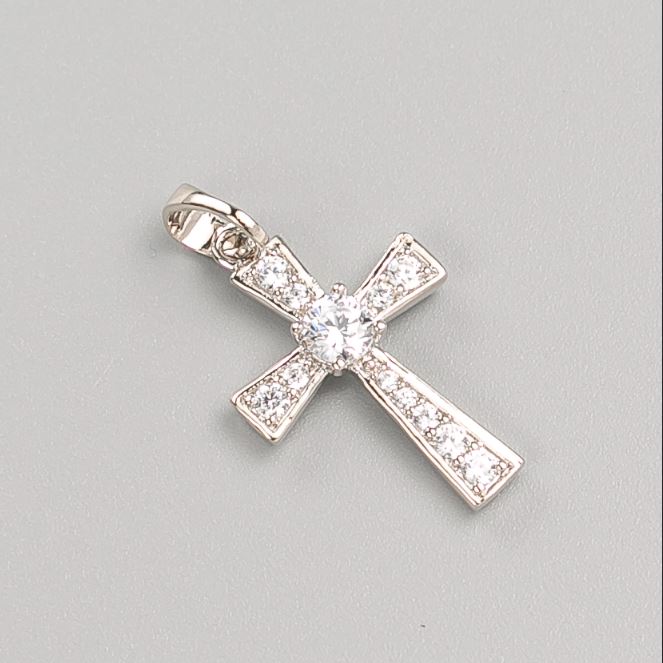 Přívěšek kříž Xuping rhodiovaný s bílými kameny 22×14 mm