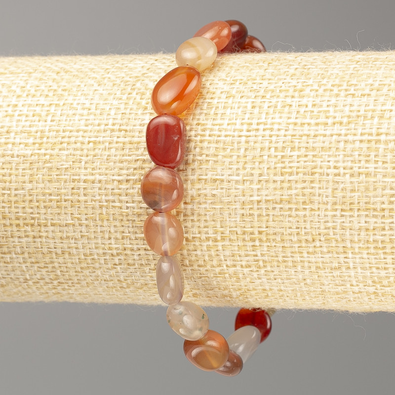 Náramek z přírodního karneolu s broušenými korálky na gumičce, průměr 11×8 mm ±, délka 18 cm