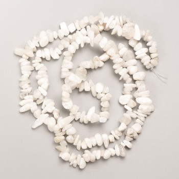 Korálky adularitu, přírodní kámen, drobné fragmenty na vlascu, průměr 8×4 mm, délka 80 cm +