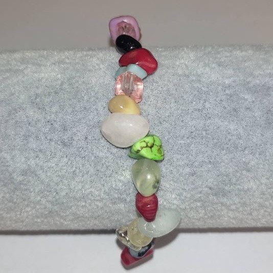 Náramek mix drobků na gumičce, průměr 8 mm, délka 18 cm