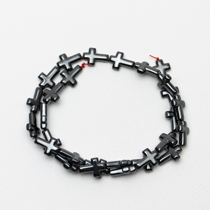 Korálky z hematitu ve tvaru kříže, průměr 10×14×4 mm, délka cca 40 cm, na šňůrce