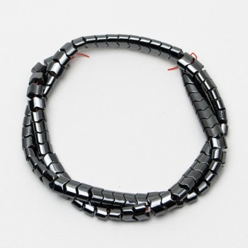 Hematitové korálky ve tvaru zig-zagu, průměr 5,5×7,5 mm a 5×5 mm ±, délka 40 cm ±, na niti