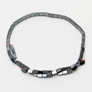 Hematitové korálky obdélníkové, rozměry 4×6 mm, délka 38 cm, navlečené na niti
