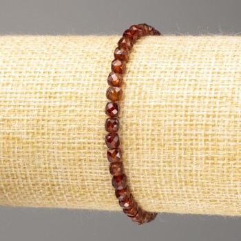 Náramek z granátu hessonitu, fasetované kubické korálky, průměr cca 4 mm, délka 18 cm (elastický)