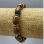 Náramek z heliotropového jaspisu, přírodního kamene, s korálky ve tvaru barilu, průměr 10×14 mm ±, délka 18 cm (elastický), se stříbrnými vsadkami