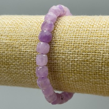 Náramek z kunzitu z přírodního kamene, broušený kubický korálek, průměr cca 6 mm, délka 18 cm (elastický)
