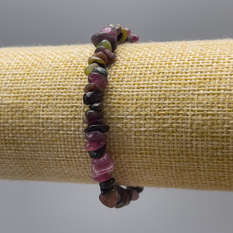 Náramek z turmalínu, přírodní kameny, drobné kousky, průměr 7×3 mm, délka 18 cm (elastický)