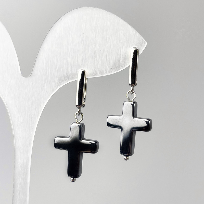 Náušnice z hematitu – kříž, průměr 14×19 mm, délka 36 mm