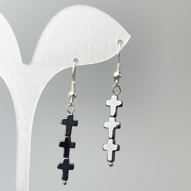 Náušnice z hematitu – kříže, průměr 6,5×26 mm, délka 47 mm