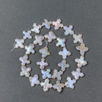 Barokní perly s odstínem «benzín» na niti, průměr 12×13 mm, délka cca 38 cm