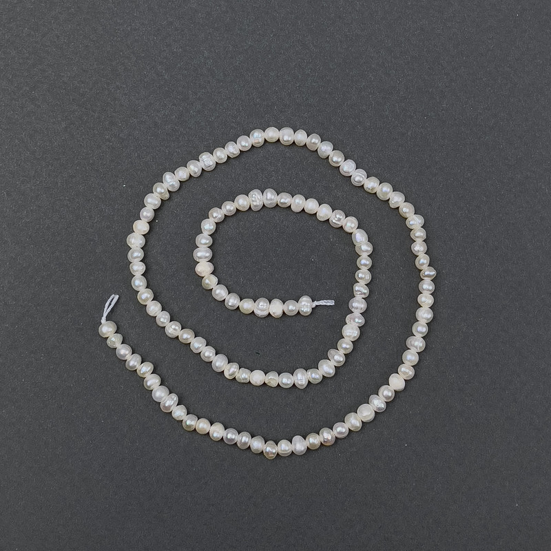 Říční oválné perly na niti, průměr 6×5 mm, délka cca 35 cm