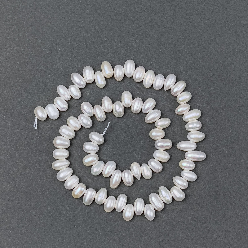 Říční bílé oválné perly na niti, průměr 9,5×6 mm, délka 36 cm