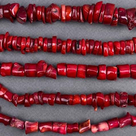 Korál přírodní broušený na niti, průměr 11×8 mm ±, průměr 10×5 mm ±, délka 43 cm ± (za 100 g) (sortiment velikostí)