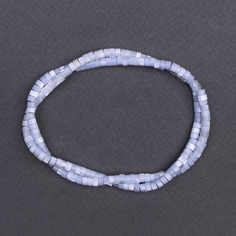 Tonované perleťové korálky modrošedé diskového tvaru, průměr 4×2 mm, délka 40 cm, na vlasové šňůrce