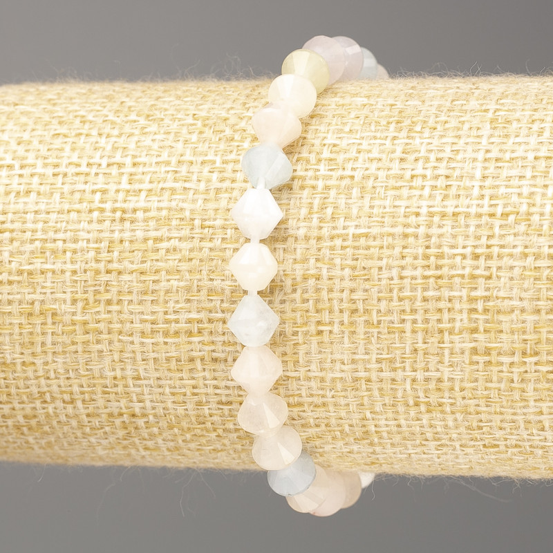 Náramek z přírodního kamene Morganit, rhombový tvar, průměr 6×6 mm, délka 18 cm (elastický)