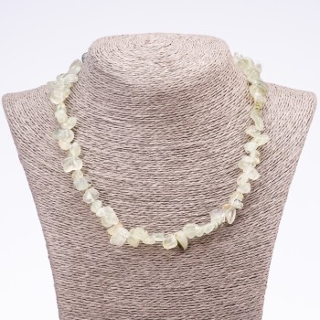 Náhrdelník z prehnitu facetovaný do tvaru motýla, průměr 6×12 mm (+/-), délka 45–52 cm