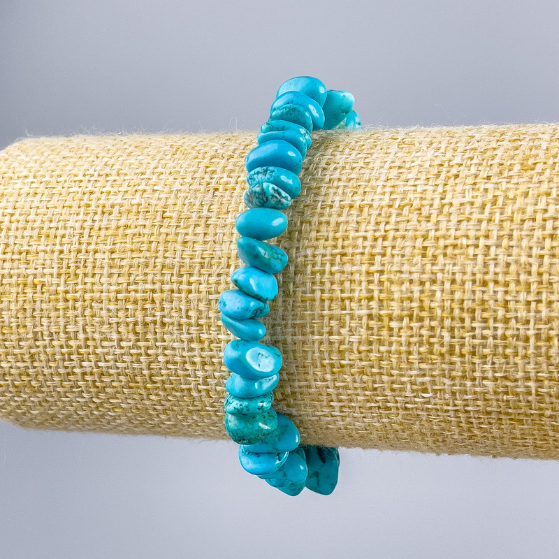Náramek z tyrkysu, drobné kousky, průměr 8×4 mm, délka 18 cm (elastický)
