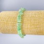 Náramek z nefritu, drcené kameny, průměr 7–10×5 mm, délka 18 cm (na pružném návleku)