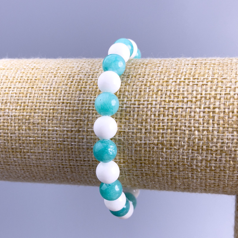 Náramek jadeit, bílý achát (umělý akryl), průměr 8 mm, hladká kulička na gumičce, délka 18 cm+